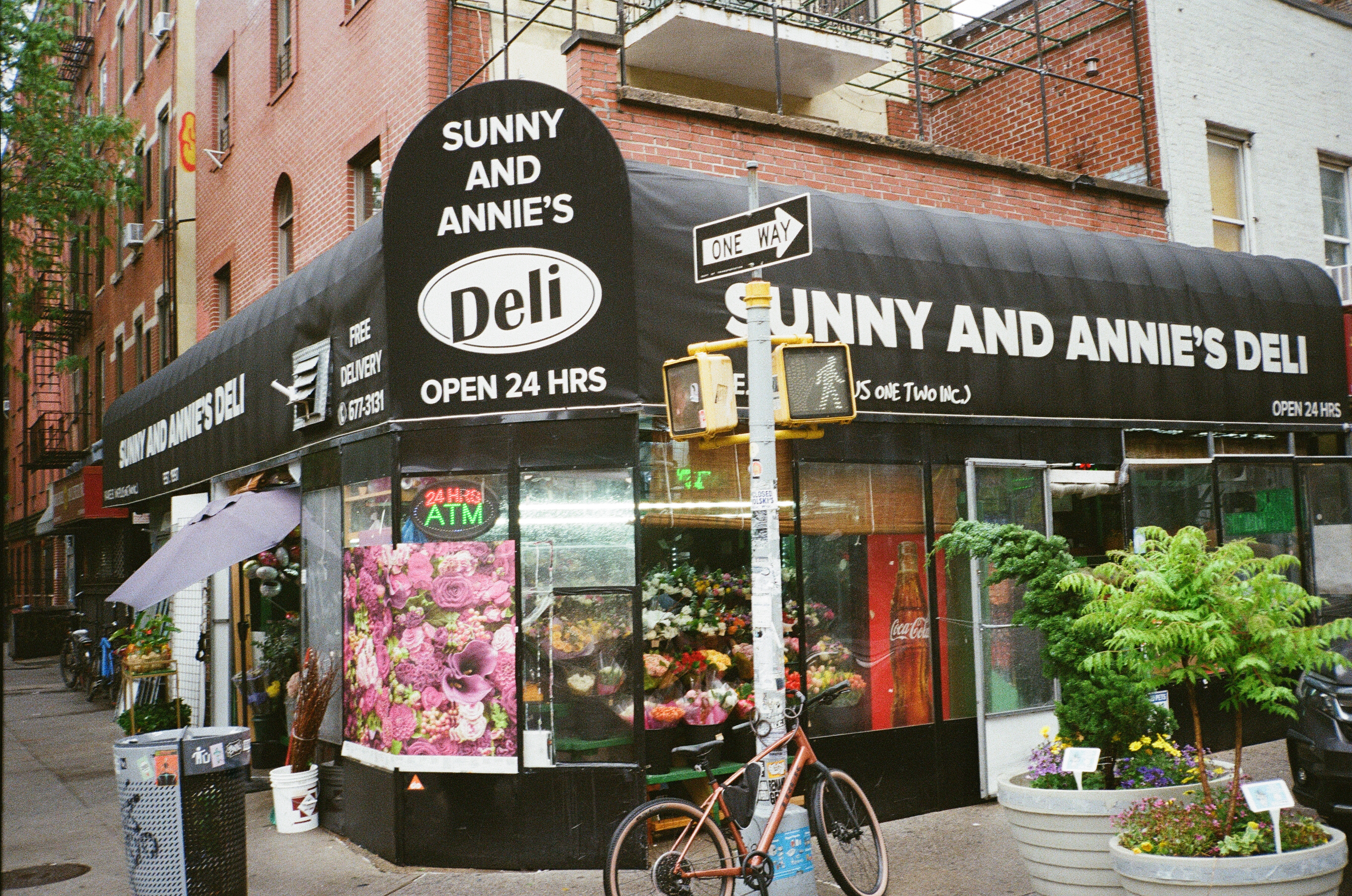 Sunny & Annie's Deli avatar